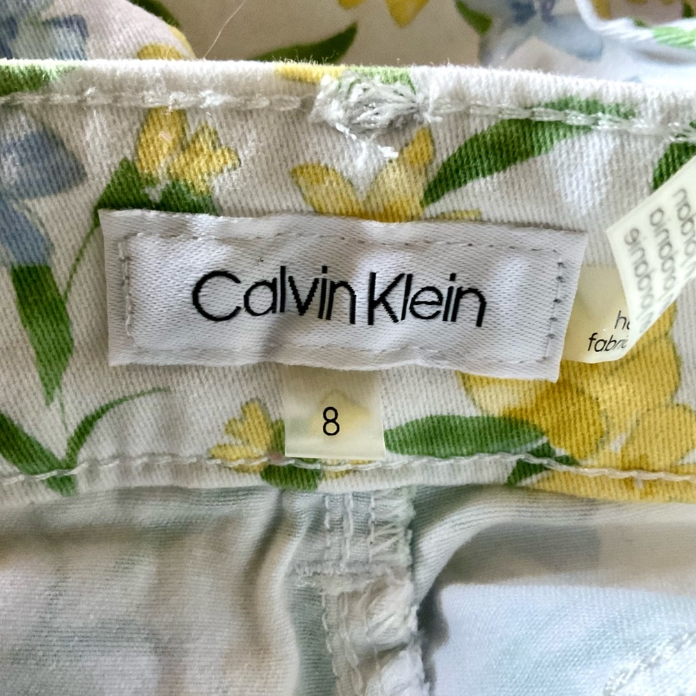 Calvin Klein Women's Straight Leg Jeans with floral pattern - Picture 3 of 5